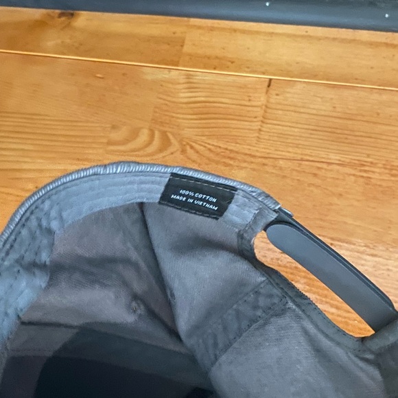 Travis mathew hats - Picture 2 of 14